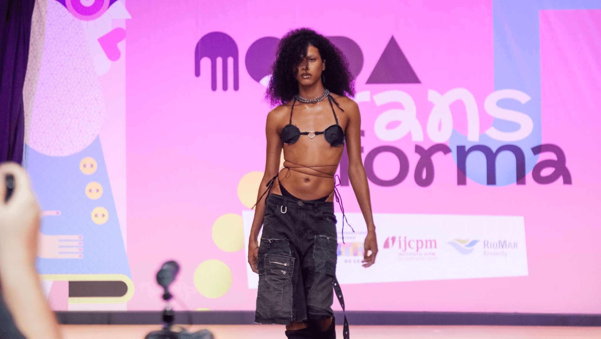 Moda TransForma une desfile, serviço e inclusão de pessoas trans na 2ª edição do evento no RioMar Kennedy