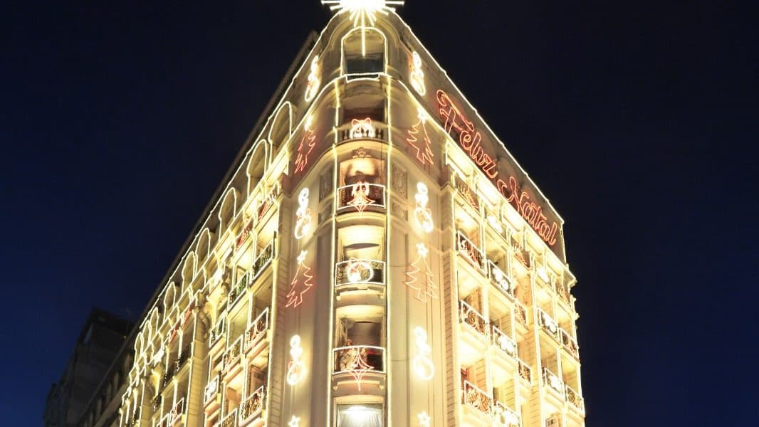 Casa do Papai Noel é aberta à visitação na Praça do Ferreira dentro da programação do Ceará Natal de Luz