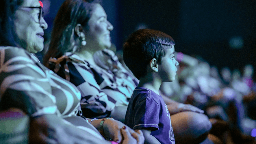 Teatro RioMar Fortaleza recebe palestra gratuita sobre o uso das telas na infância nesta sexta-feira, dia 12