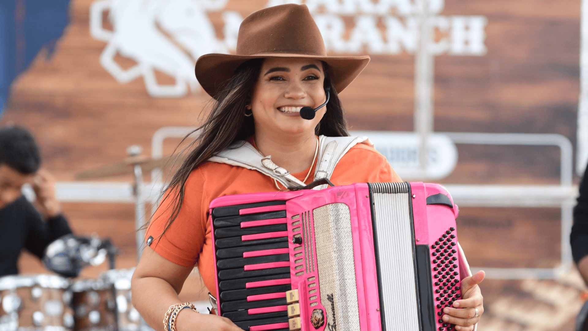 Karolzinha Sanfoneira comanda projeto “Vibe” desta sexta (28/03) no RioMar Kennedy