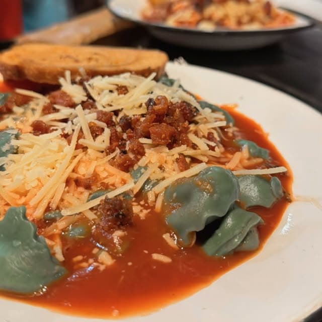 🍝 Dica deliciosa para os amantes de massa! 🍝 Se você, assim como eu, adora um bom prato de massa, precisa conhecer o @armazem_capelo ! ...